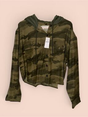 *SOLD* NWT Camo Button-Front Canvas Hooded Shirt Jacket